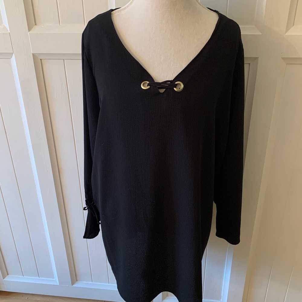 Black 2X Women’s Long Shirt w/ Grommet Details